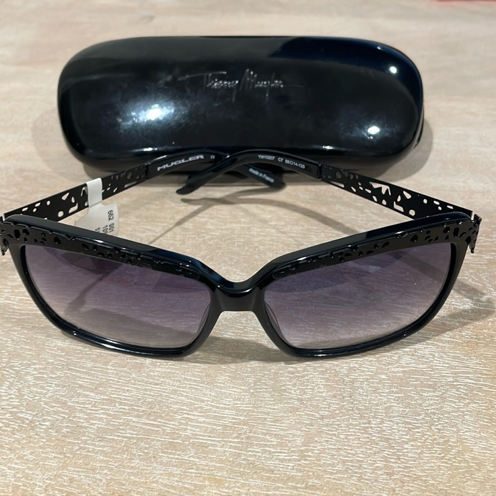 NWT Thierry Mugler black sunglasses